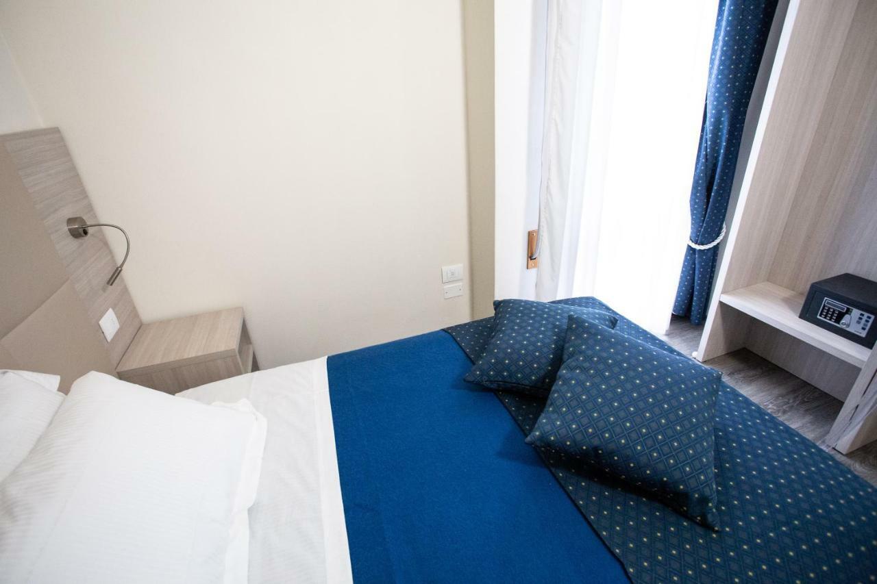 Single Room with Private Bathroom,779490591:JPEG