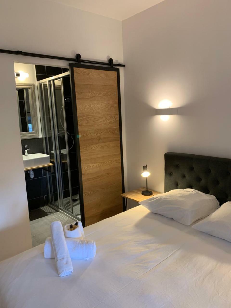 Single Room,780688494:JPEG