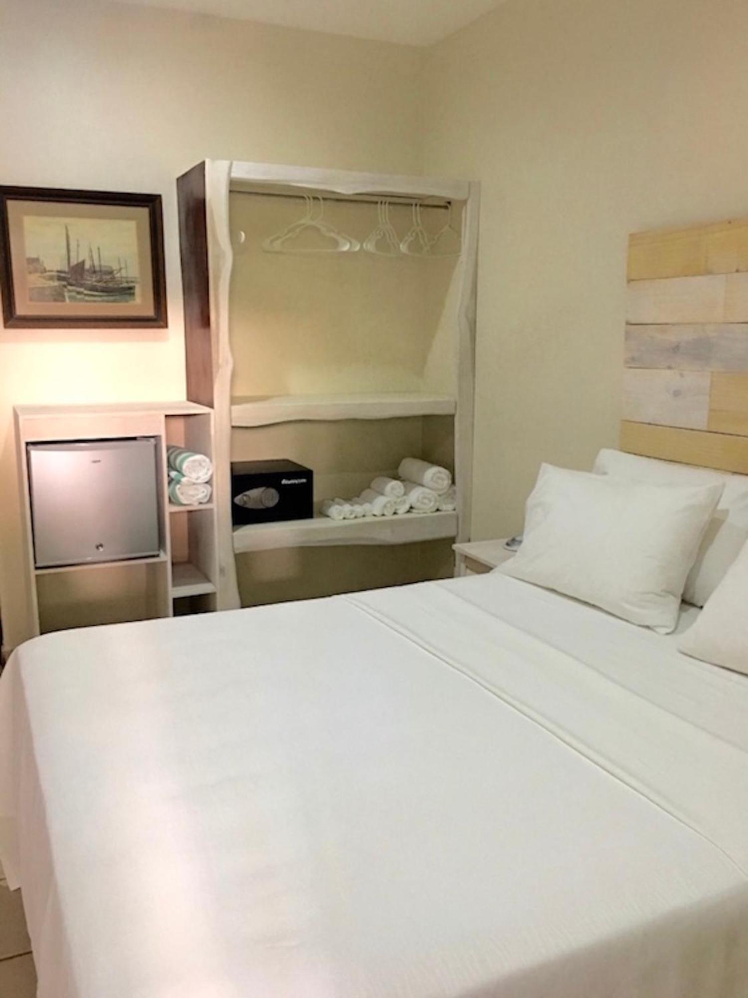 Queen Poolside Room