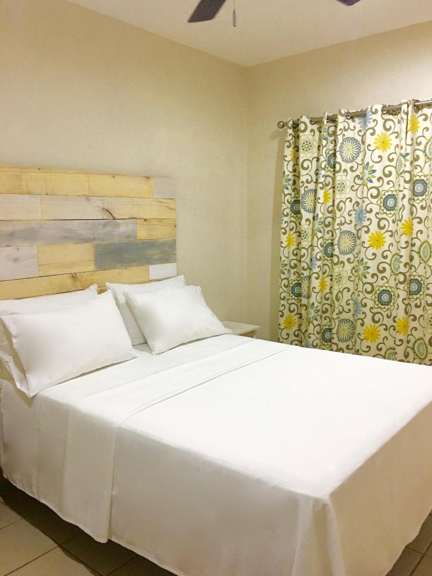 Queen Poolside Room