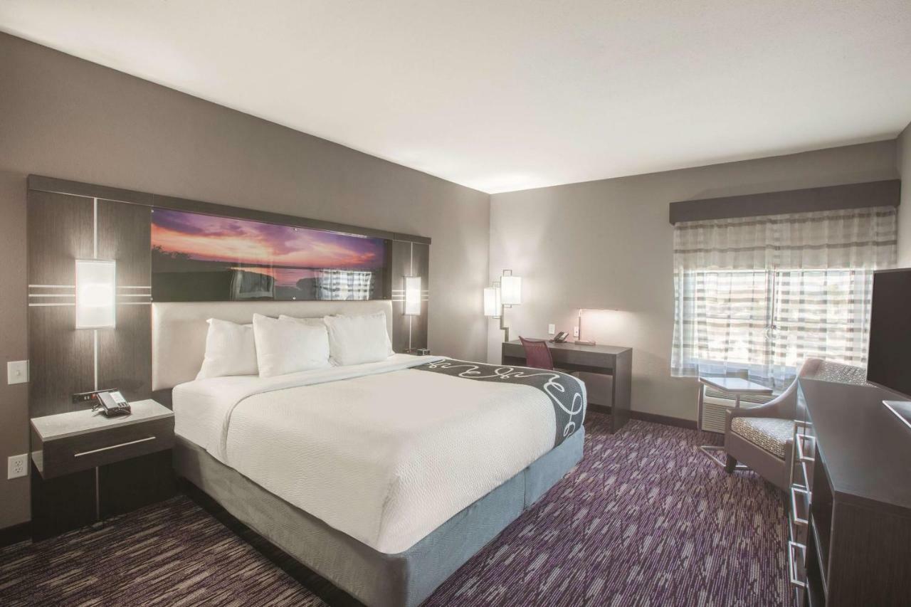 King Room with Bath Tub - Mobility/Hearing Accessible - Non-Smoking,1285269271:JPEG