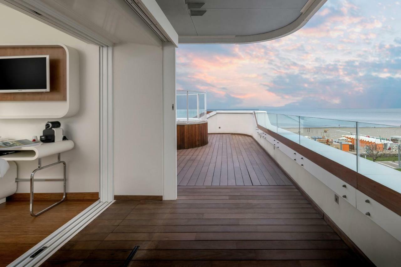 Suite Sea View Outdoor Jacuzzi
