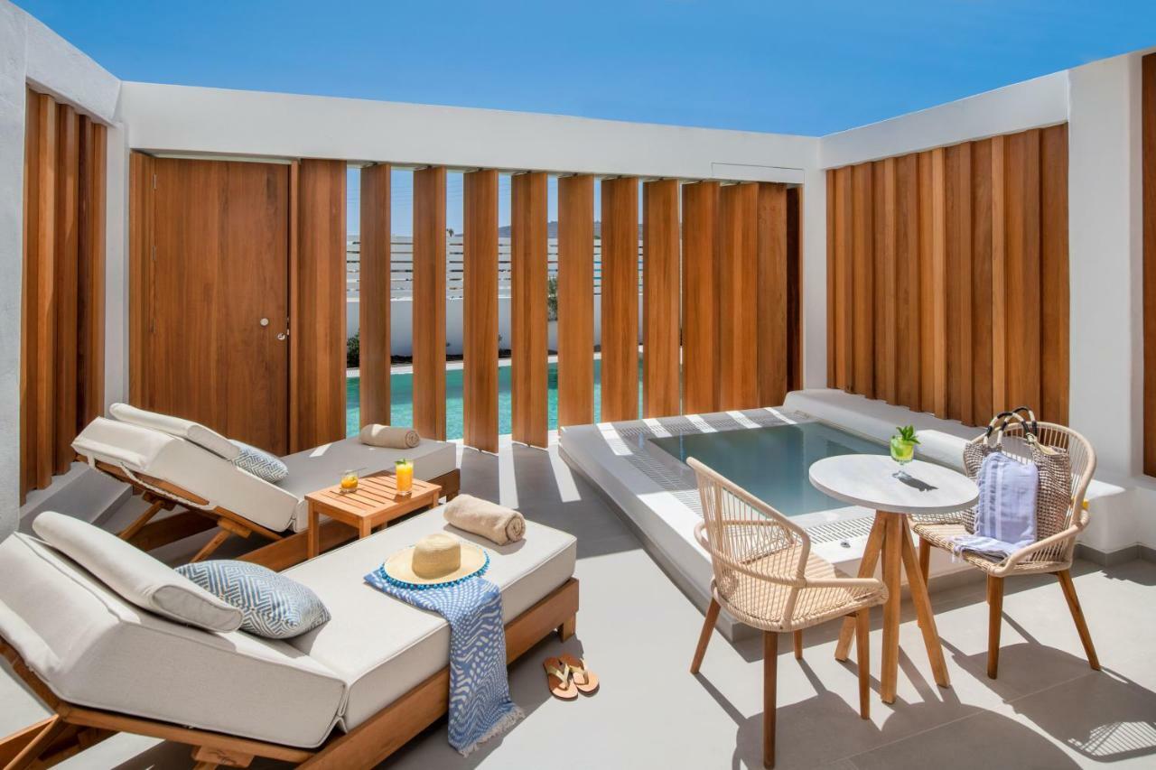 Deluxe Double Room Swim Up Outdoor Refreshing Whirlpool