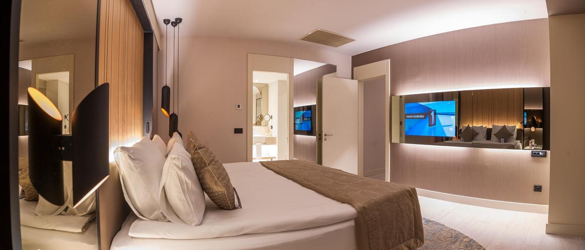 Deluxe King Suite