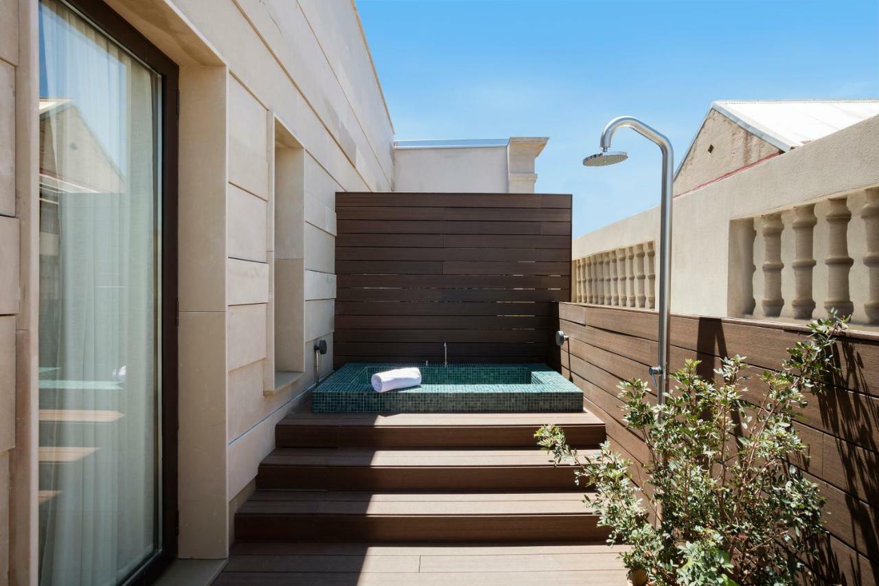 Superior Double Room Exterior Bathtub