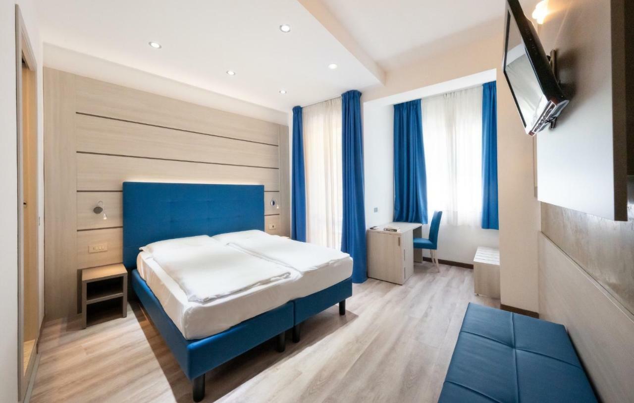 Doppel-/Zweibettzimmer mit Balkon