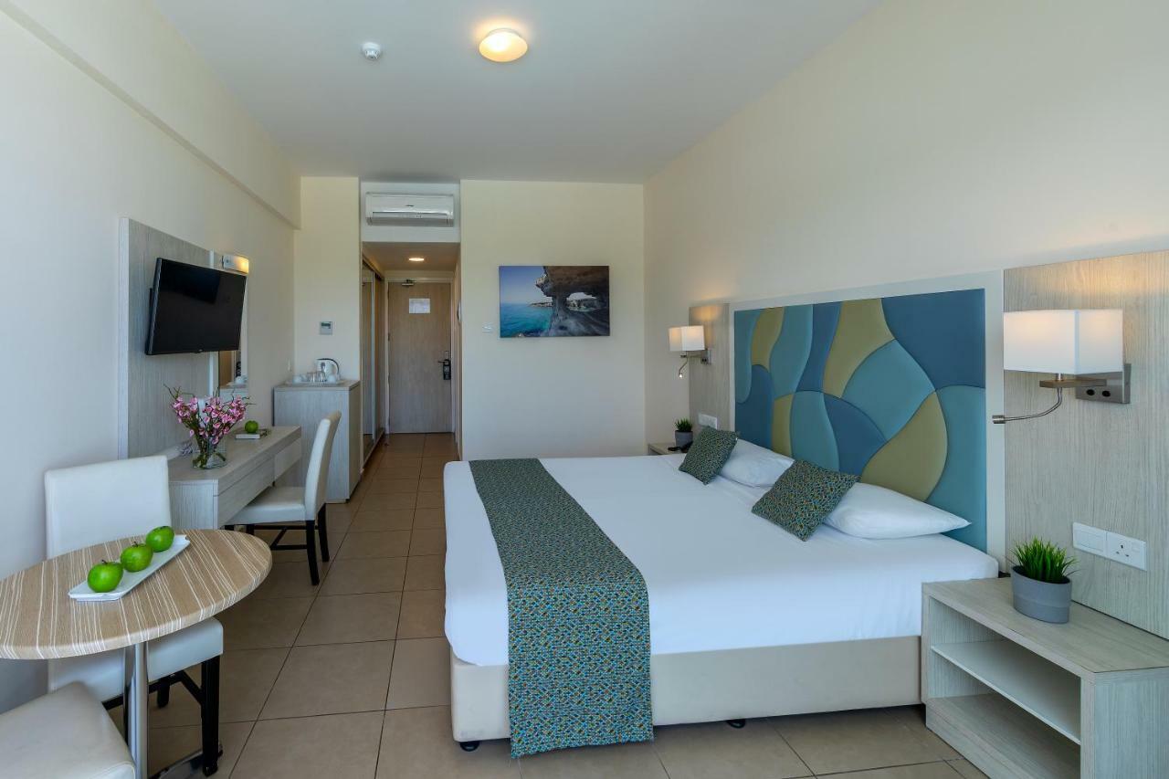 Double or Twin Room Inland View