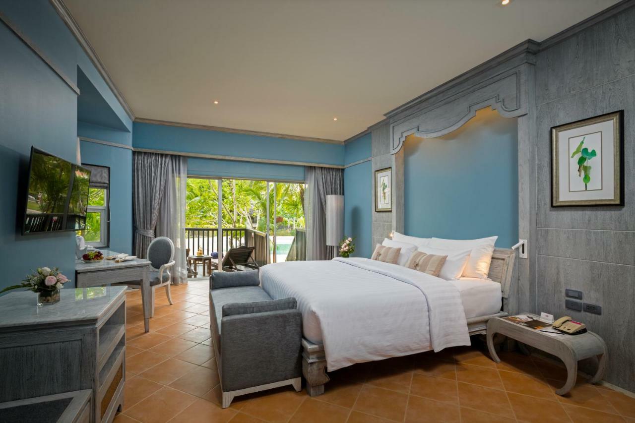 Deluxe Tweepersoonskamer met 1 of 2 Bedden en Uitzicht op het Zwembad