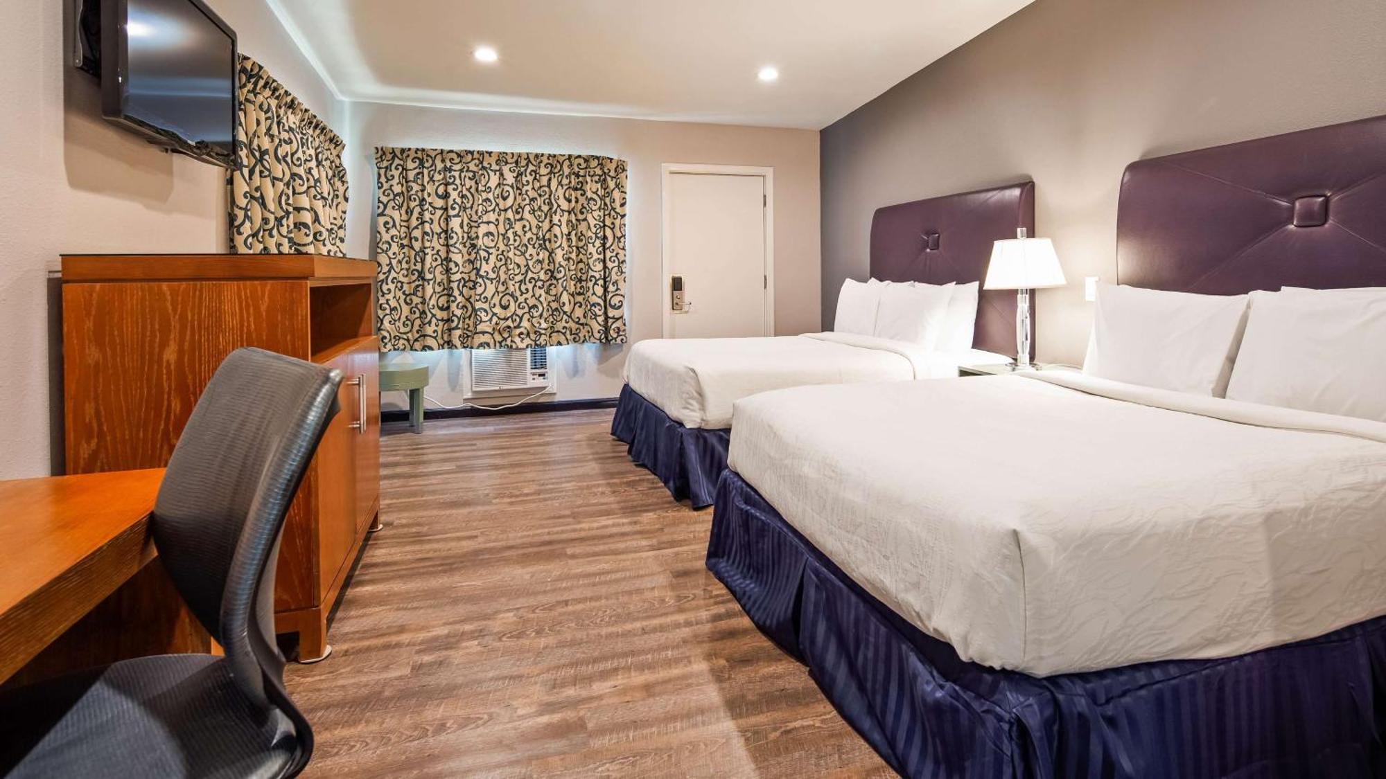 Queen Room with Two Queen Beds - Non-Smoking