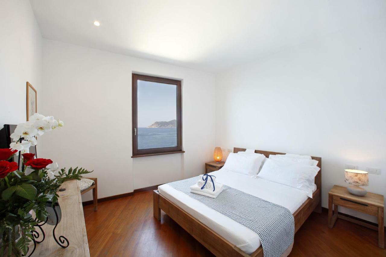 Large Double Room with Sea View,906002110:JPEG