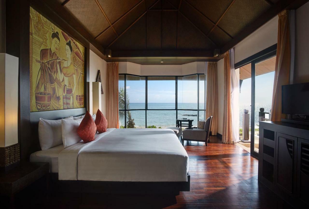 Villa con piscina - primera línea de playa