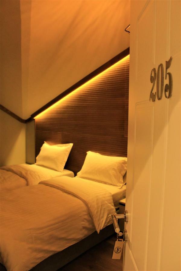 Deluxe Double or Twin Room Mountain View