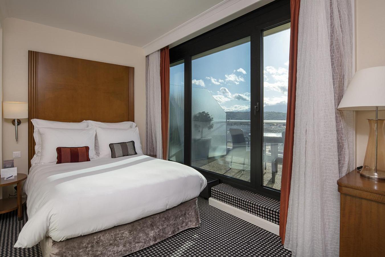 Penthouse Terrace Room