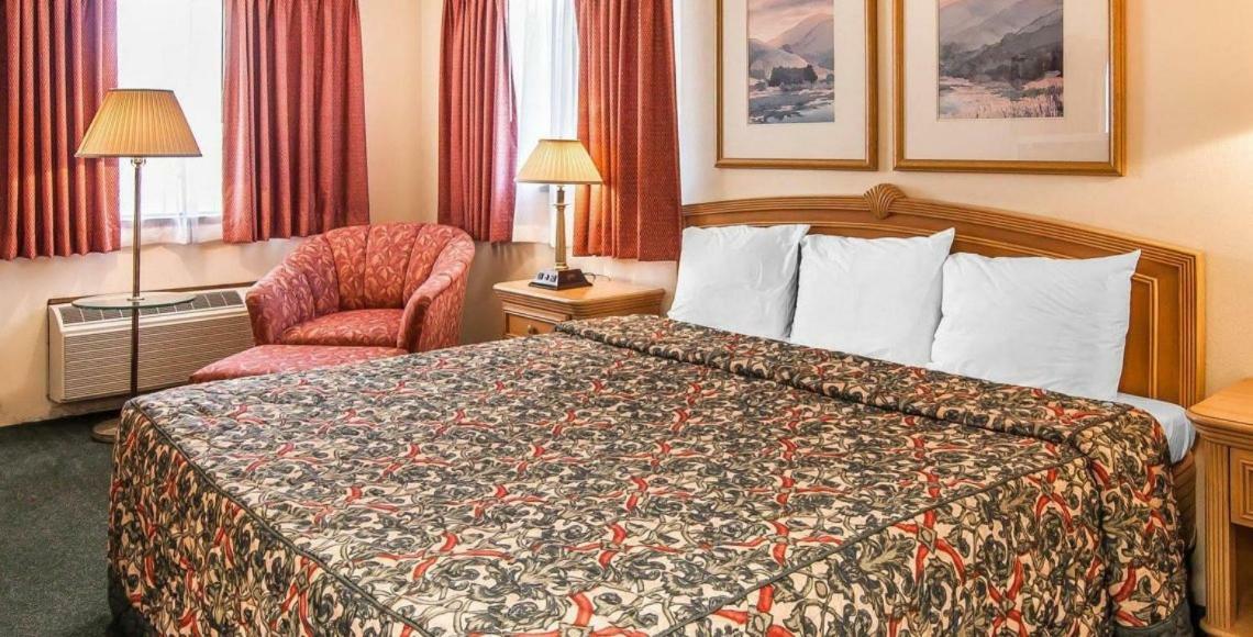 Deluxe King Room