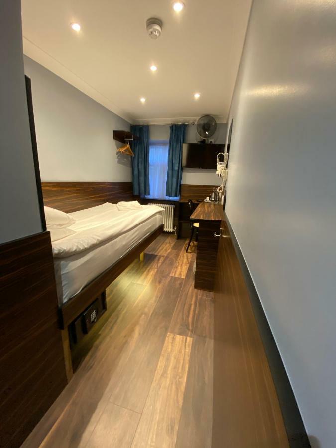 Single Room,379433962:JPEG