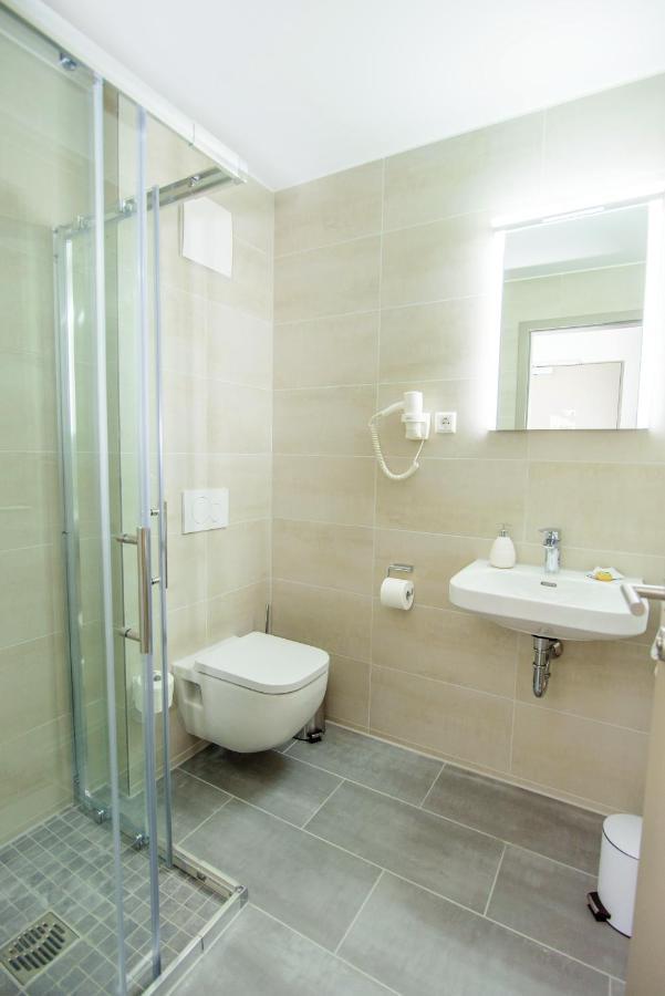 Twin Room Shower