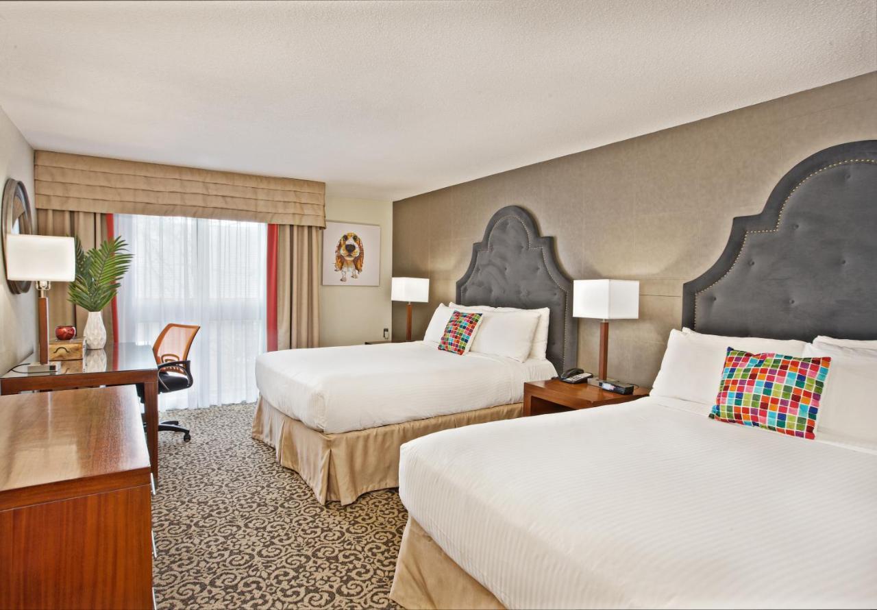Queen Room Two Queen Beds Courtyard View