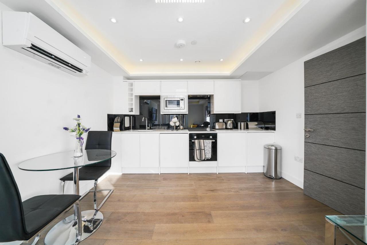 Luxury One-Bedroom Apartment Double bed