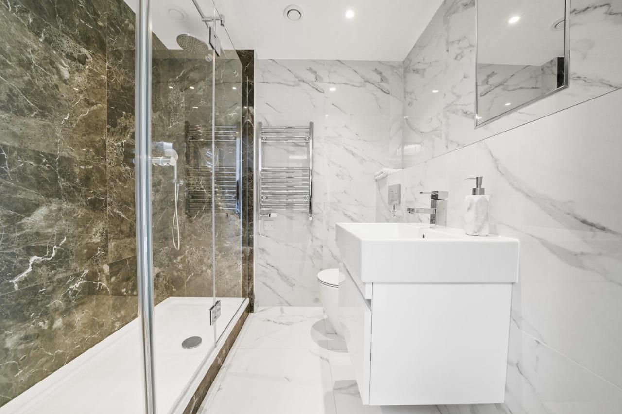 Luxury One-Bedroom Apartment Double bed