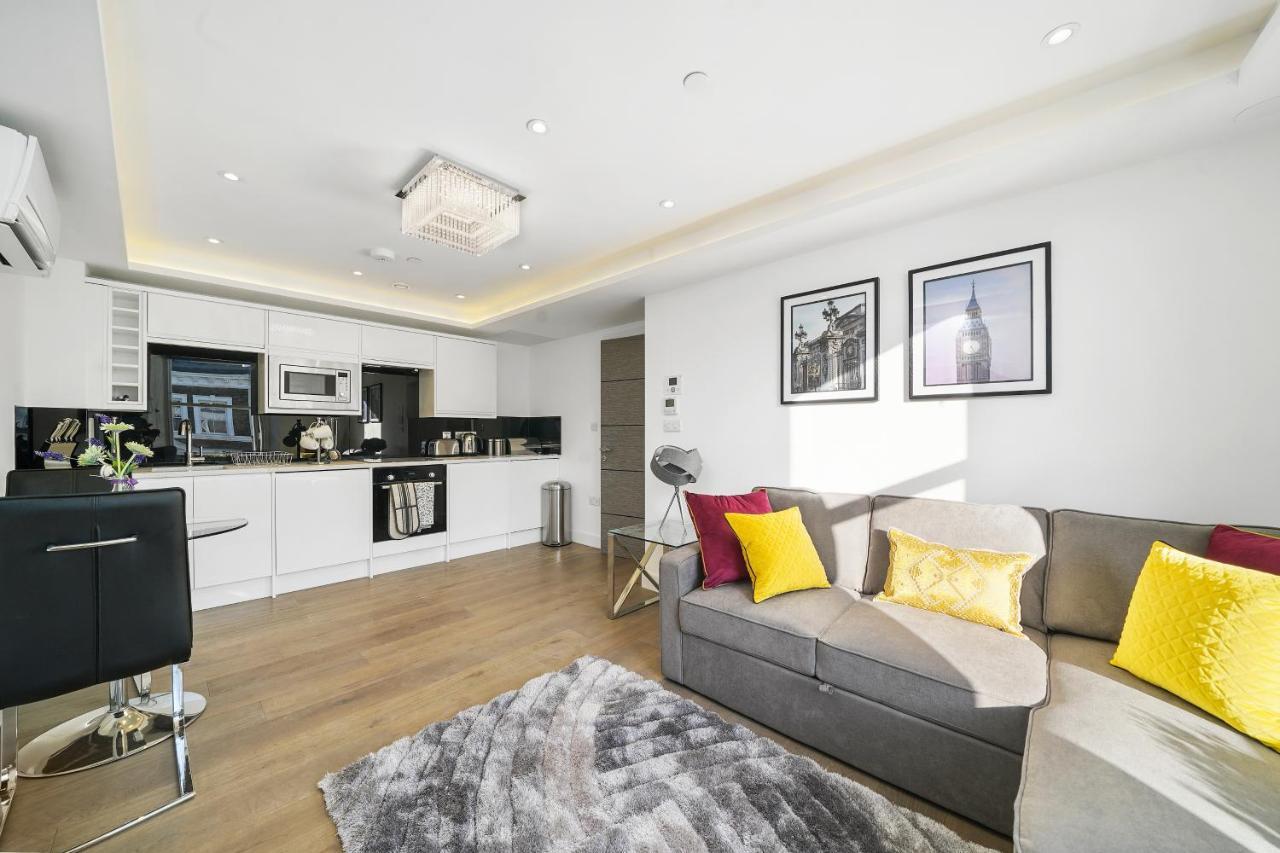 Luxury One-Bedroom Apartment Double bed