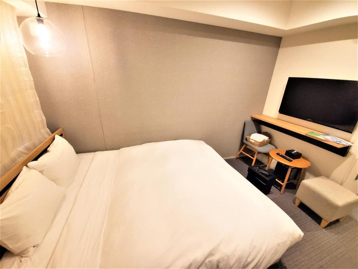 Deluxe Double Room with Private Bathroom - includes 1 hour Happy Hour,894193834:JPEG