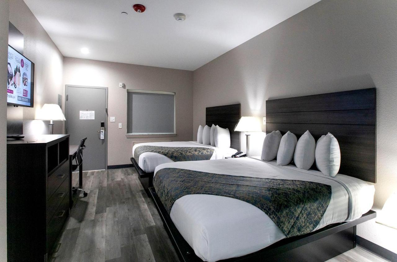 Standard Queen Room