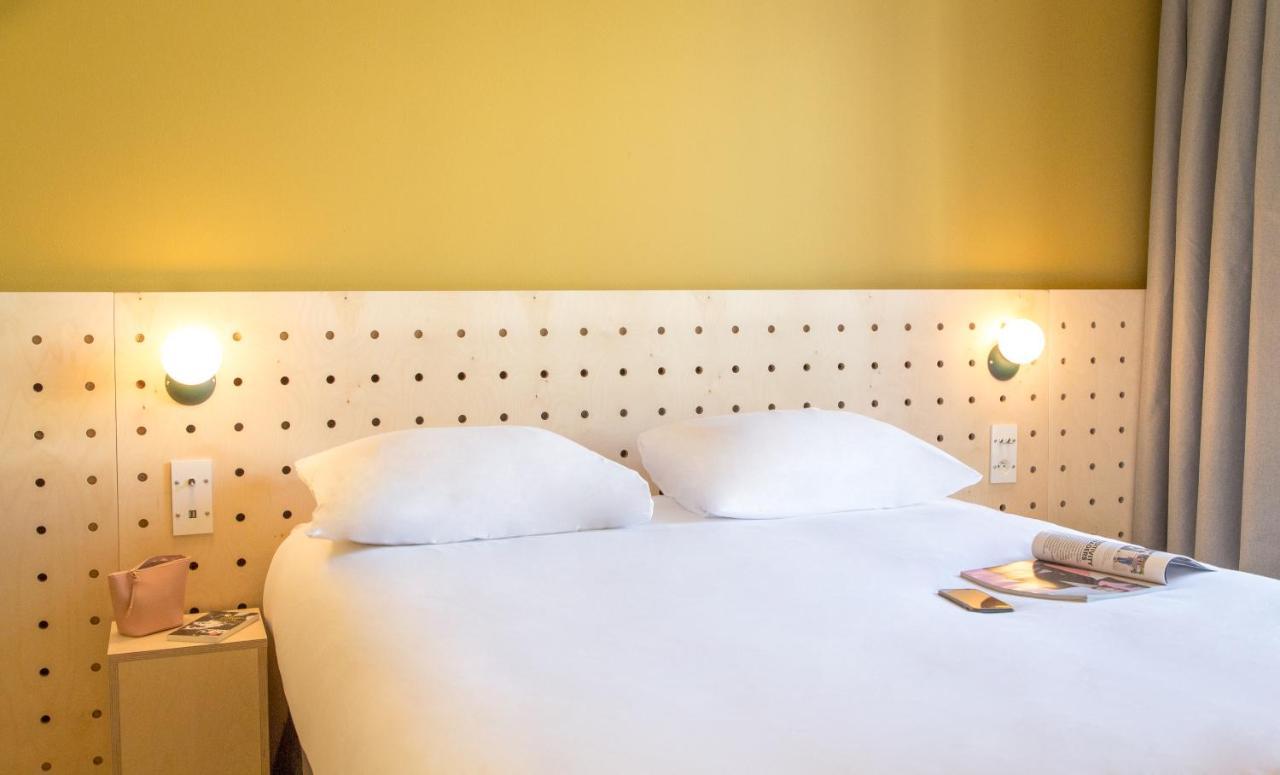 Pop Room a double bed