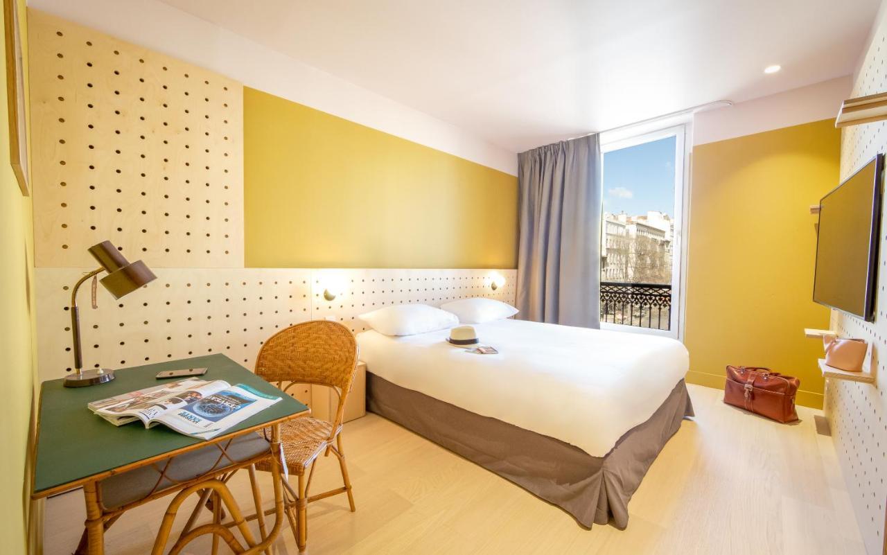 Pop Room a double bed
