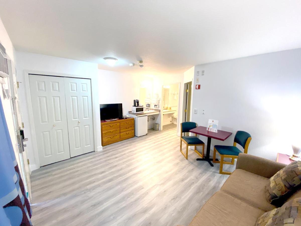 One-Bedroom Premium Queen Suite Two Queen Beds Non-Smoking