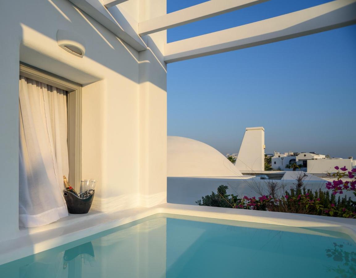 King Suite Outdoor Jetted Tub