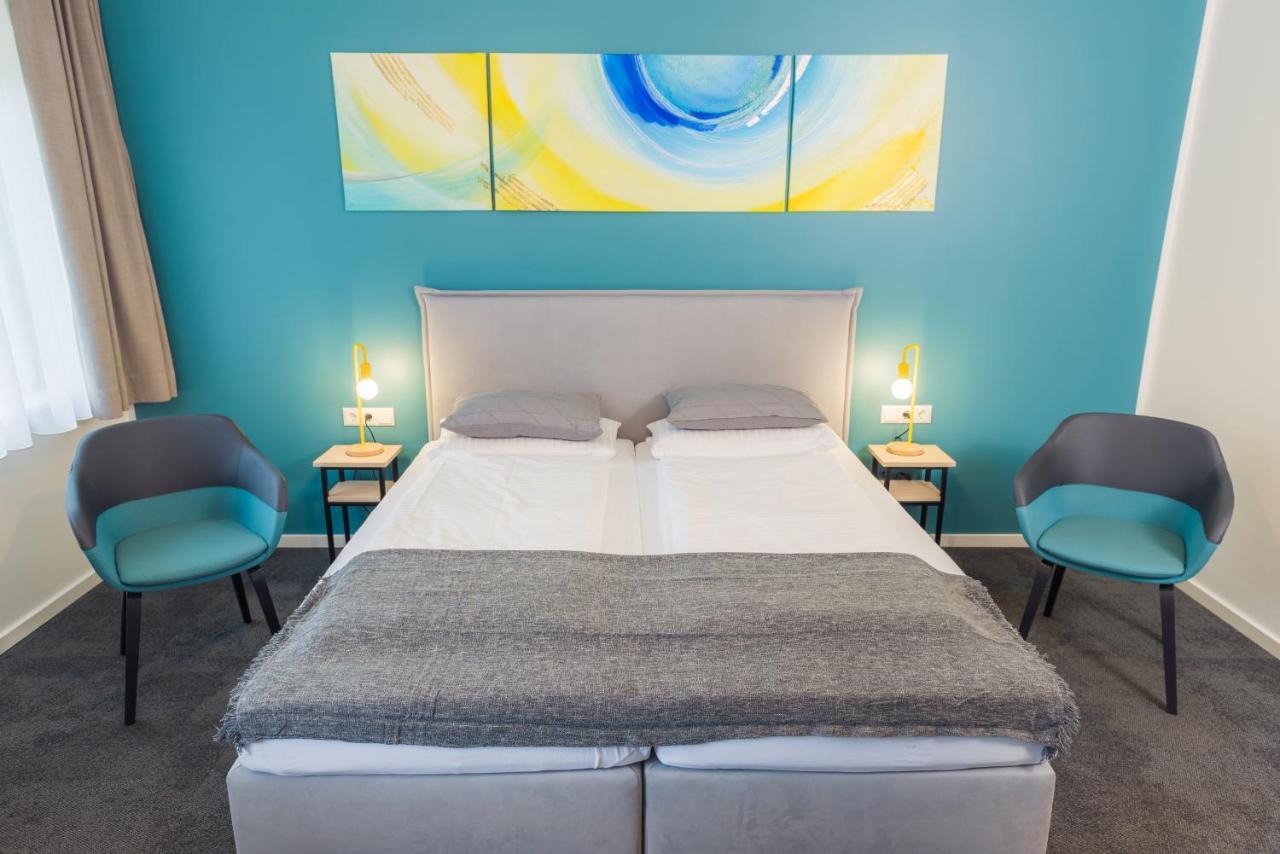 Large Double Room,996645922:JPEG