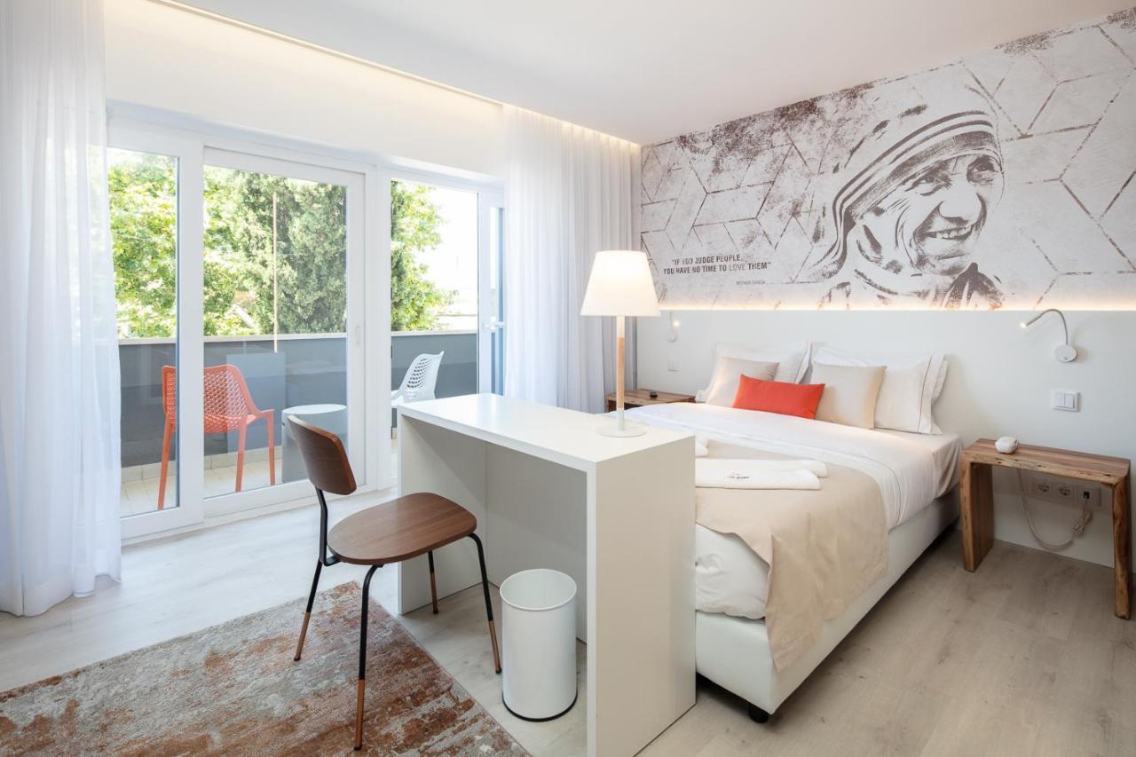 Deluxe Double Room with Balcony,1698568435:JPEG