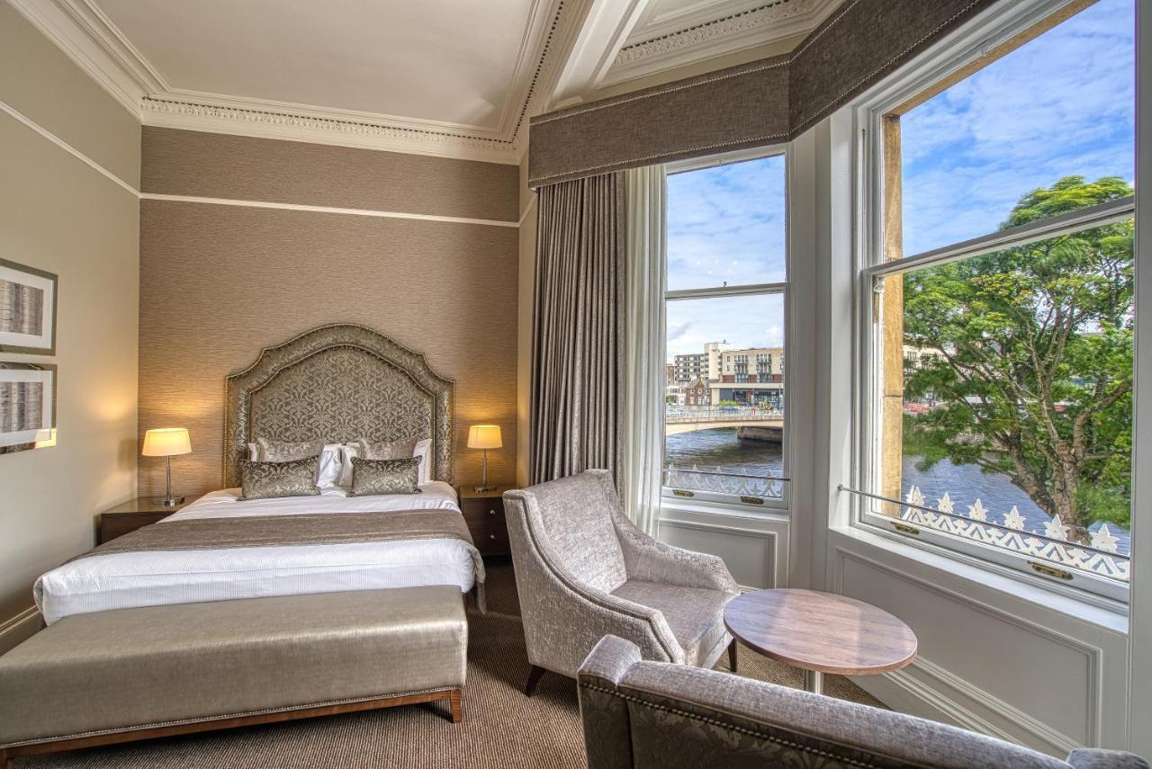 Quarto com Cama de Casal ou 2 de Solteiro e Vista do Rio
