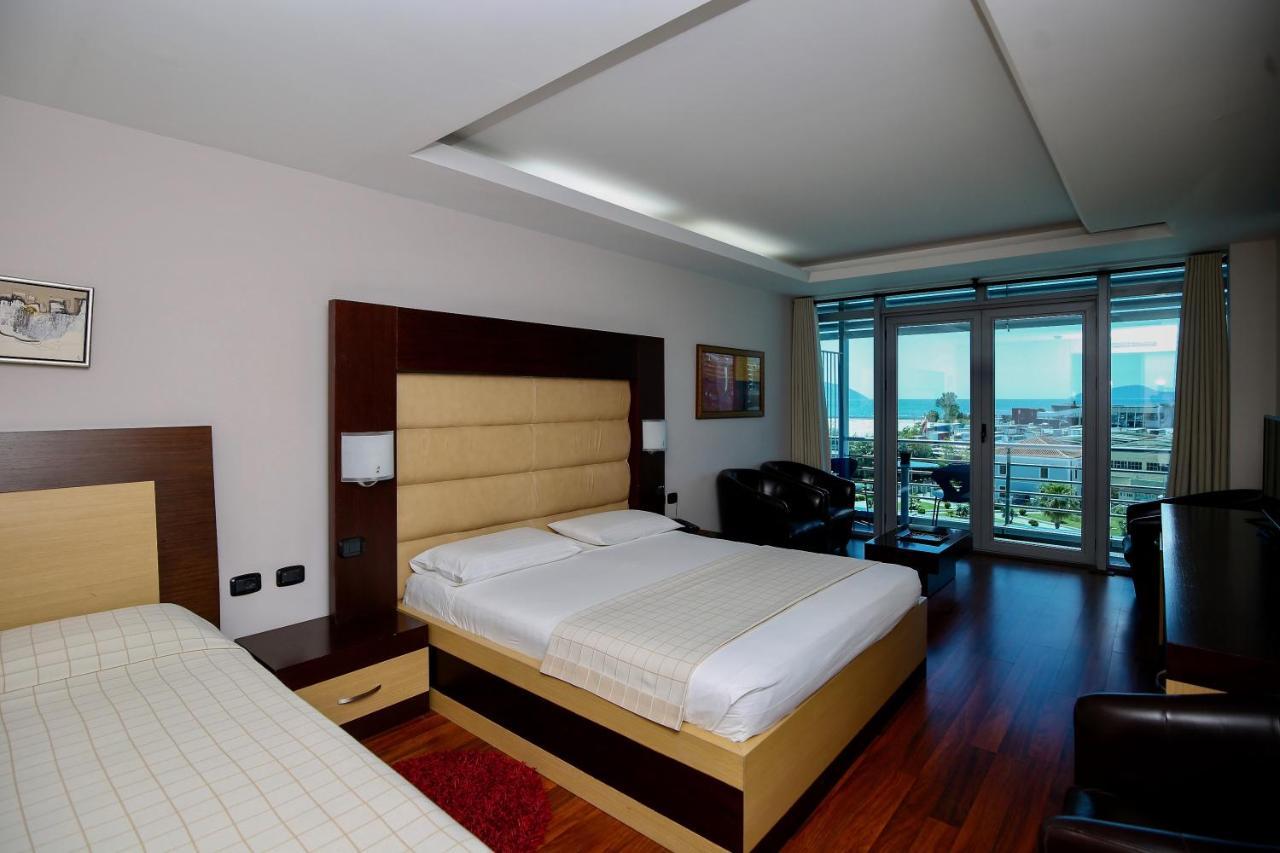 Deluxe Triple Room with Balcony,999164967:JPEG