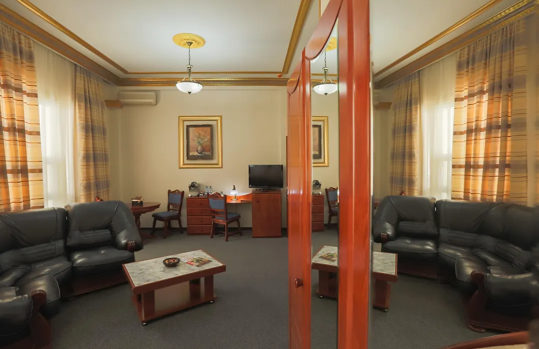 Bucharest Comfort Suites Hotel-1