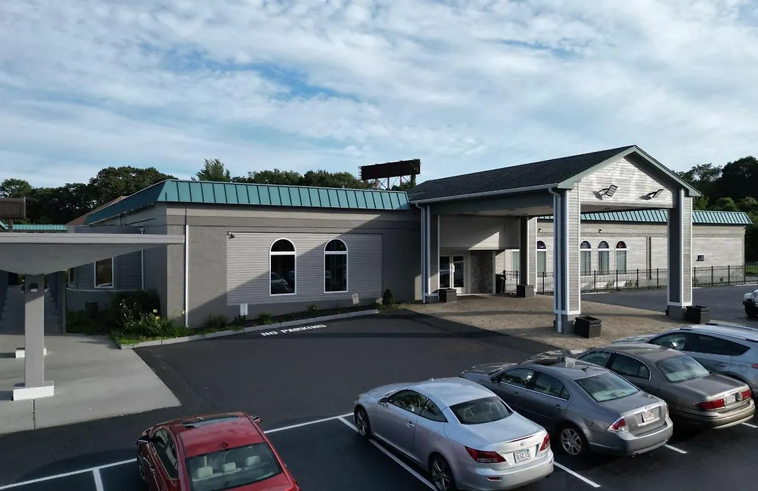 Whalers Inn And Suites-1