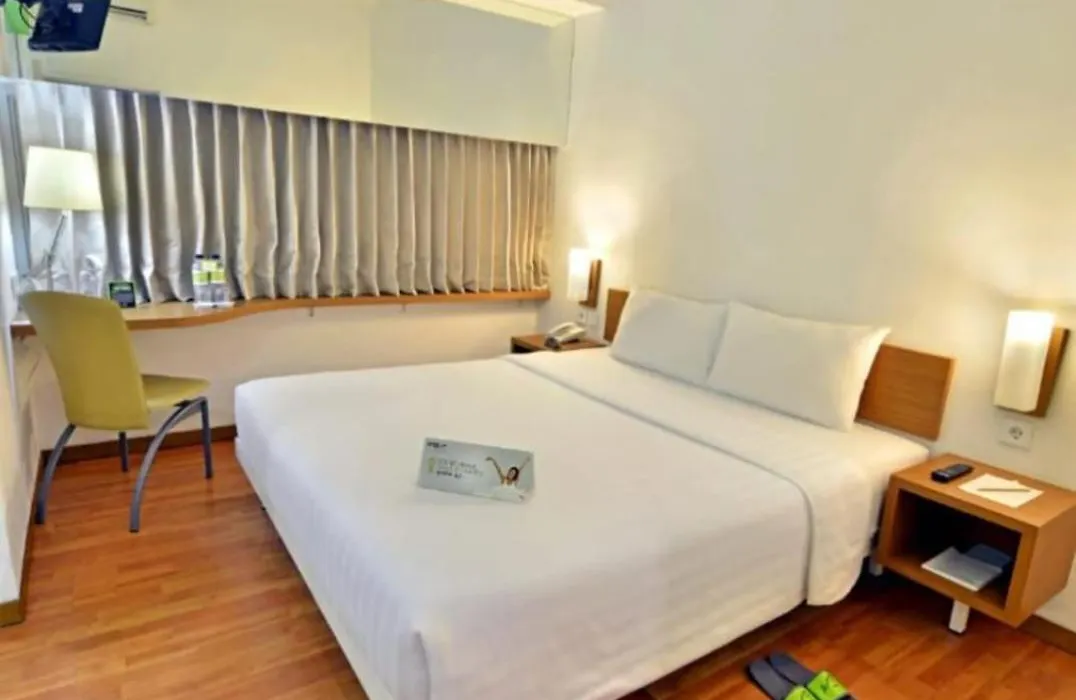 Whiz Hotel Pemuda Semarang-1