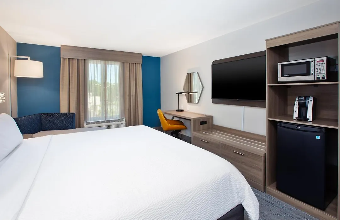 Holiday Inn Express & Suites I-26 & Us 29 At Westgate Mall By Ihg-1