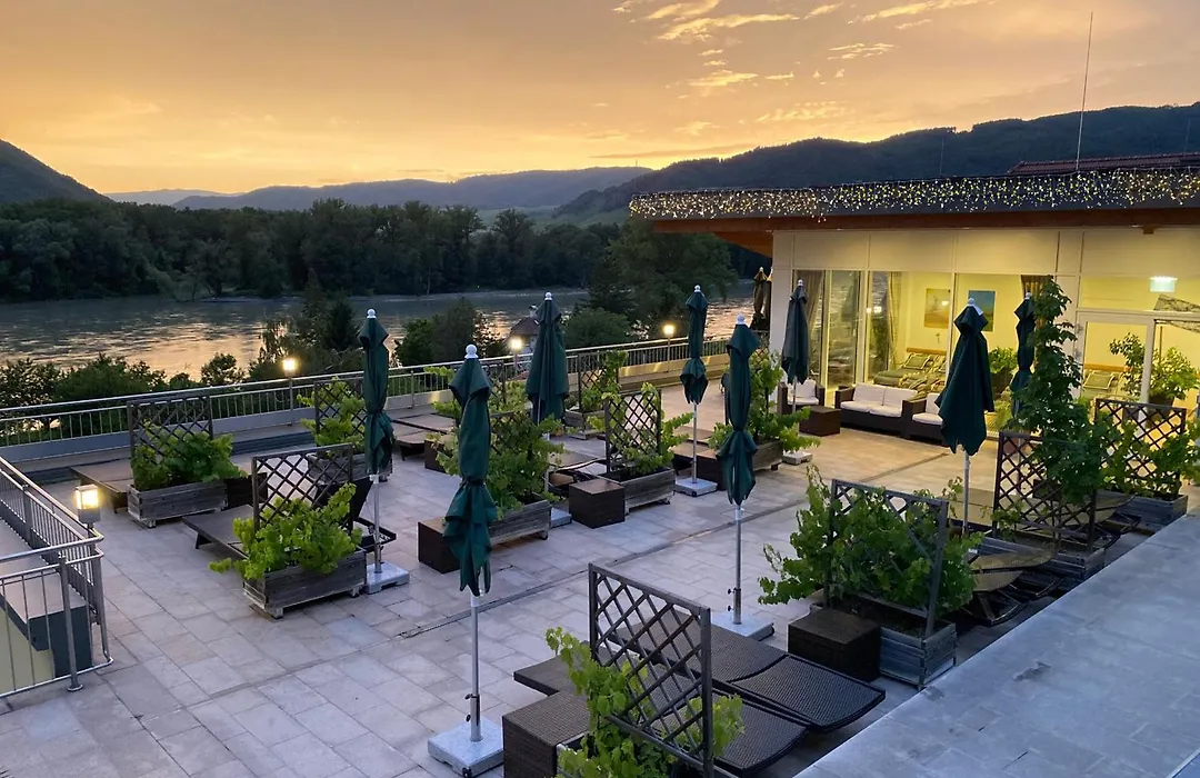 Gartenhotel&Weingut Pfeffel Dürnstein-1