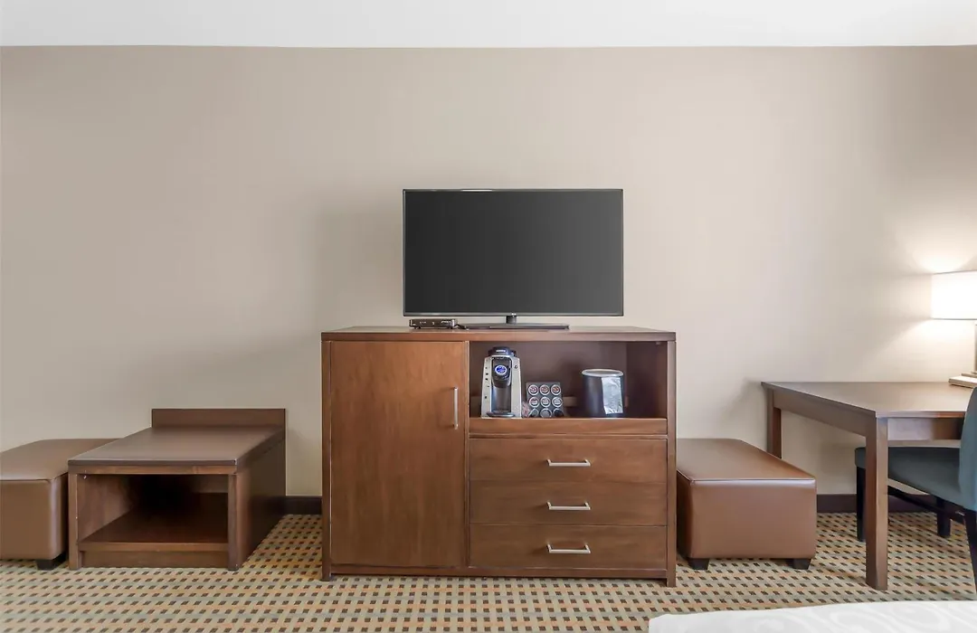Best Western Plus Hinton Inn & Suites-1