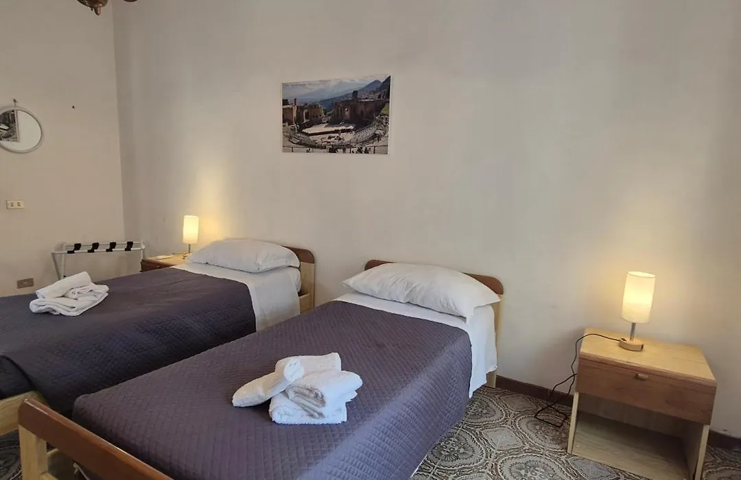 Porta Messina Rooms-1