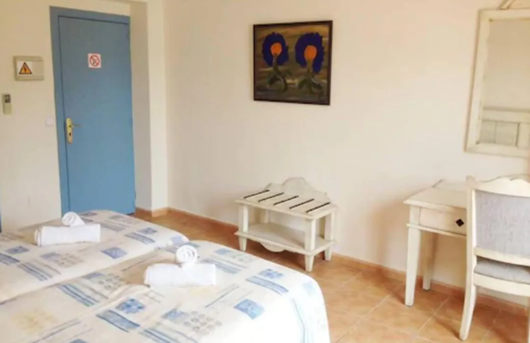 Hostal Hpc Porto Colom-1