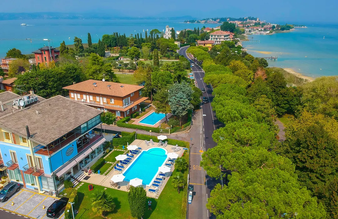 Hi Hotels Sirmione - Heated Lakeview Pool-1