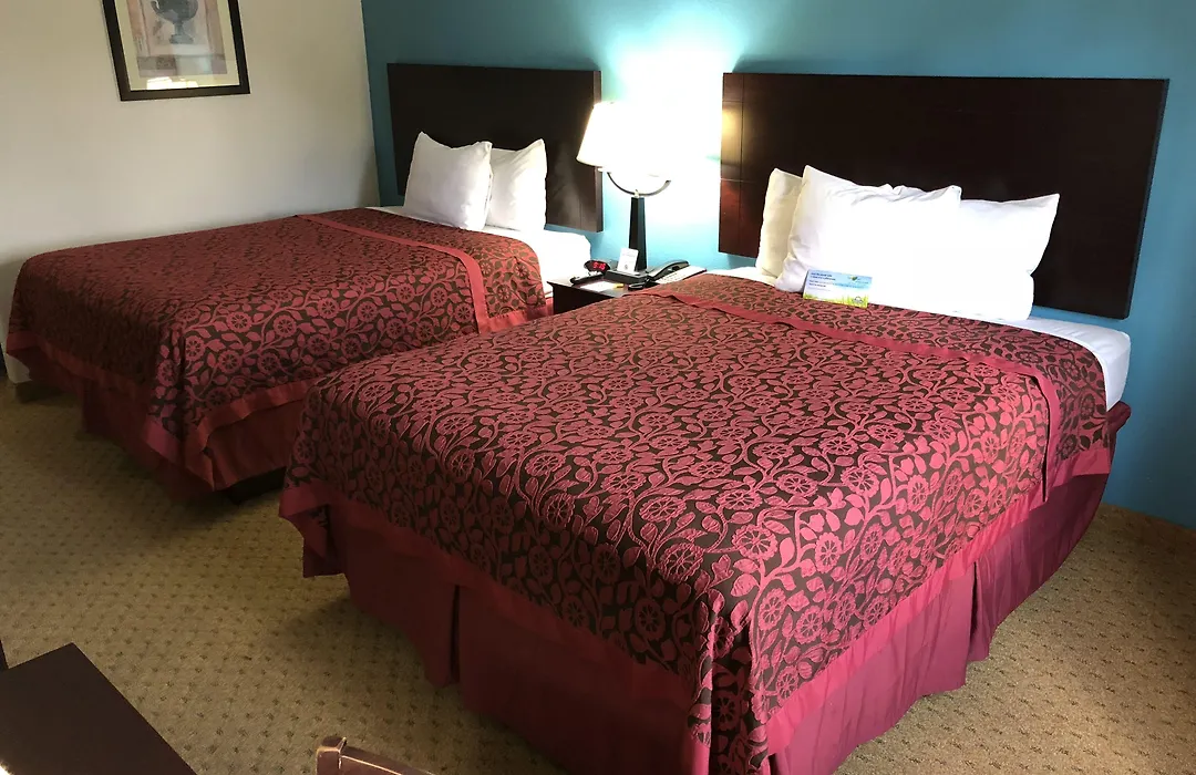 Days Inn & Suites By Wyndham Conroe North-1