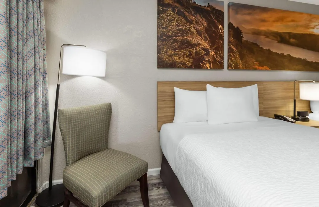 Days Inn By Wyndham Branson Ozarks-1