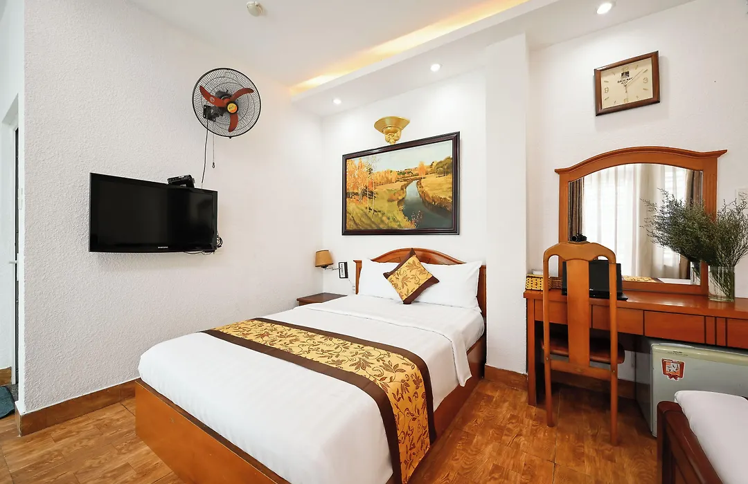 Queen Hotel Saigon Airport-1