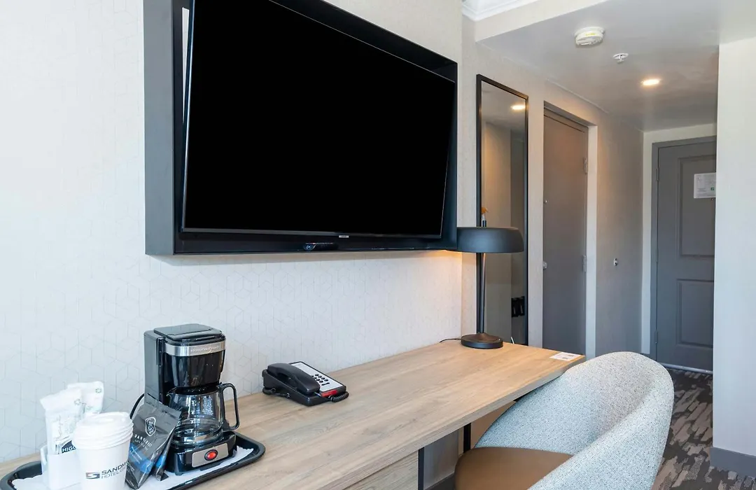 Sandman Signature Vancouver Downtown Hotel-1