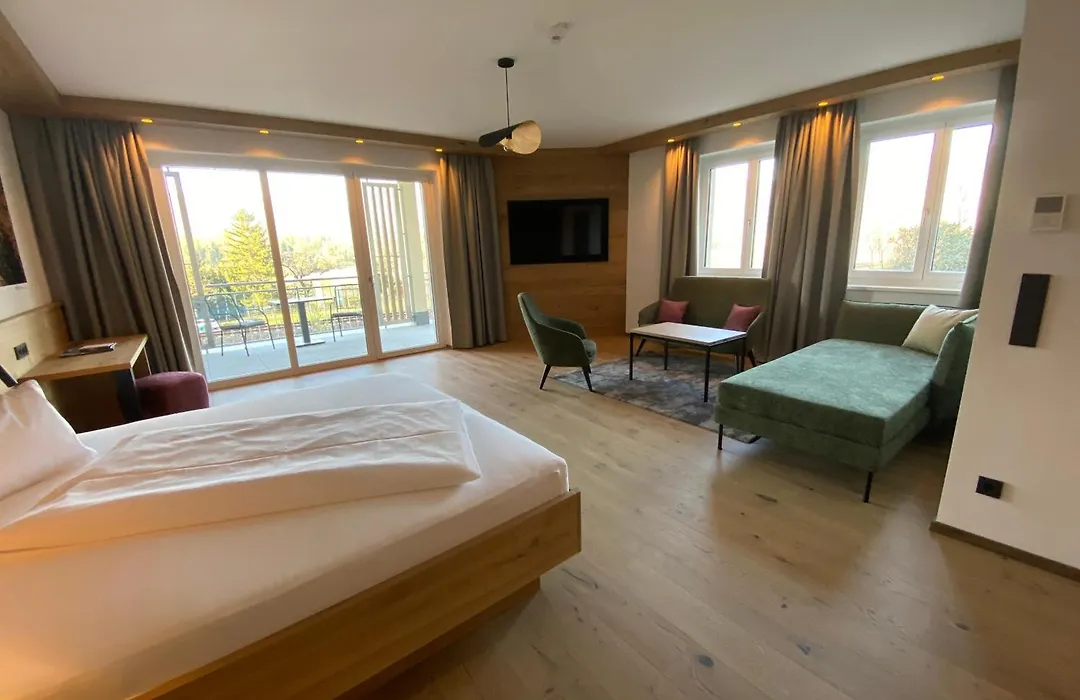 Gartenhotel&Weingut Pfeffel Dürnstein-1