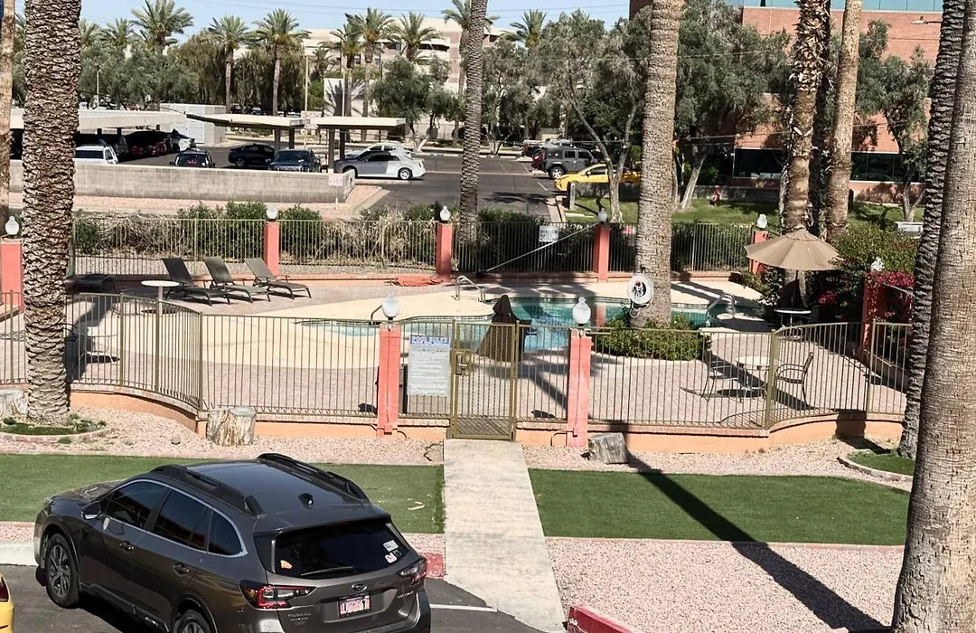 Howard Johnson By Wyndham Phoenix Airport/Downtown Area-1