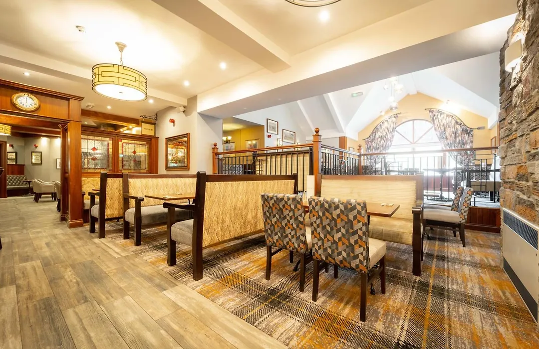 Corr'S Corner Hotel-1
